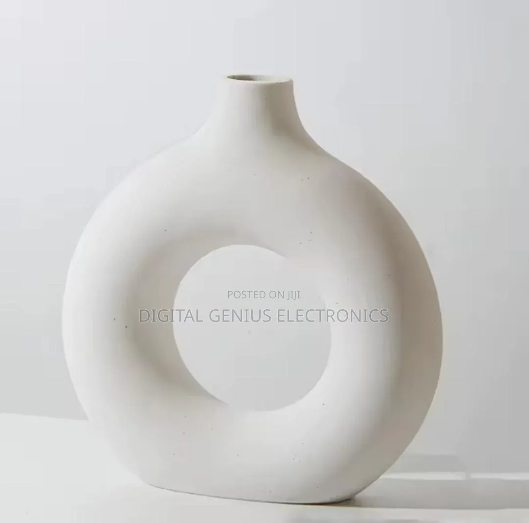 *Doughnut-Shape Flower Vase*