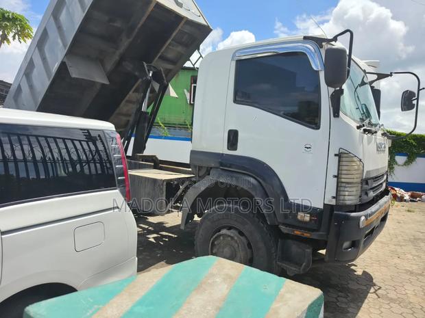 Isuzu Tipper FVZ - thumbnail 2