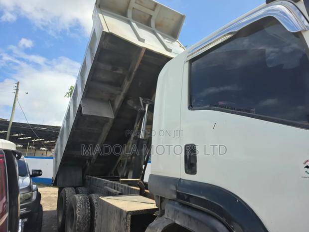 Isuzu Tipper FVZ - thumbnail 3