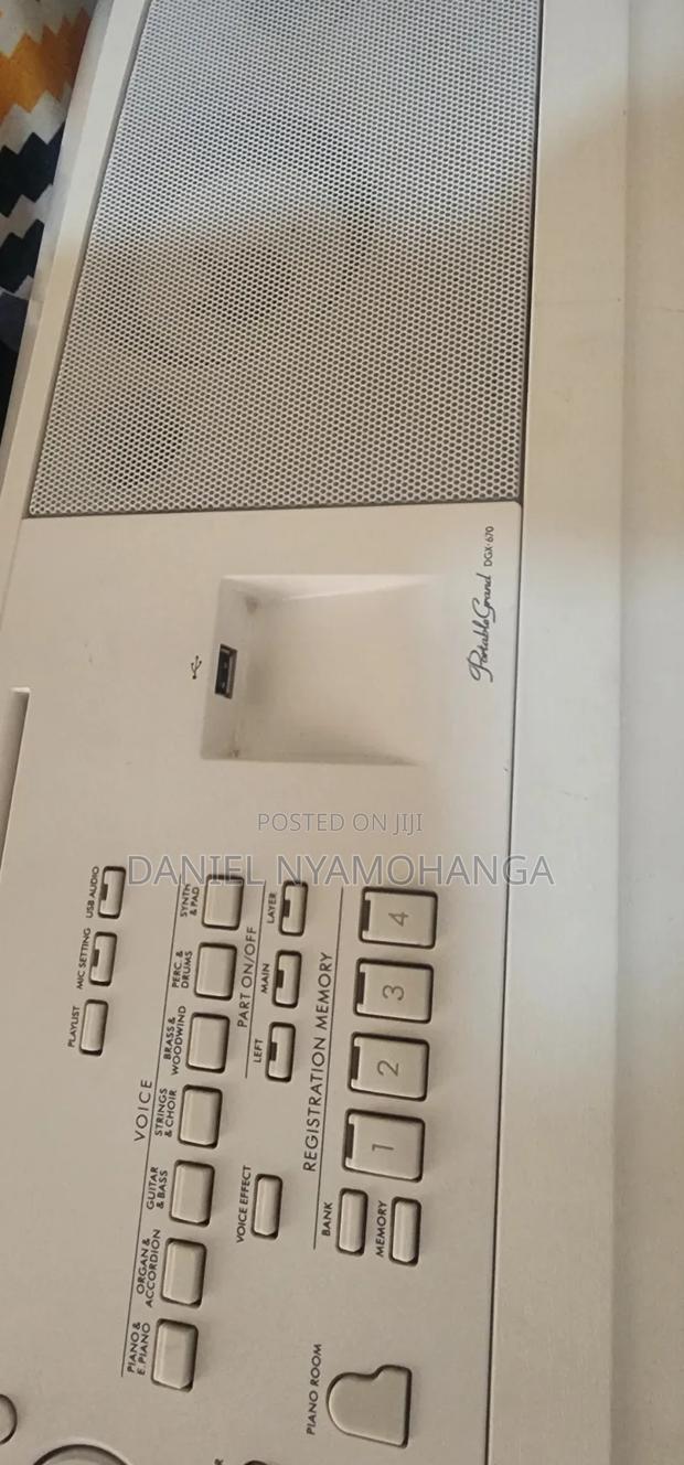 Yamaha DGX 670 - thumbnail 3