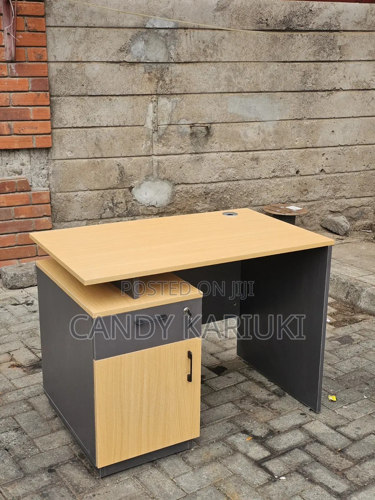 1m Advanced Desk