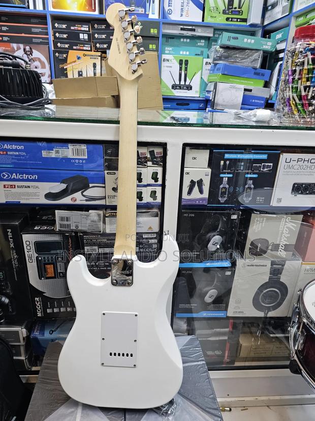 Fender Solo Guitar - thumbnail 6