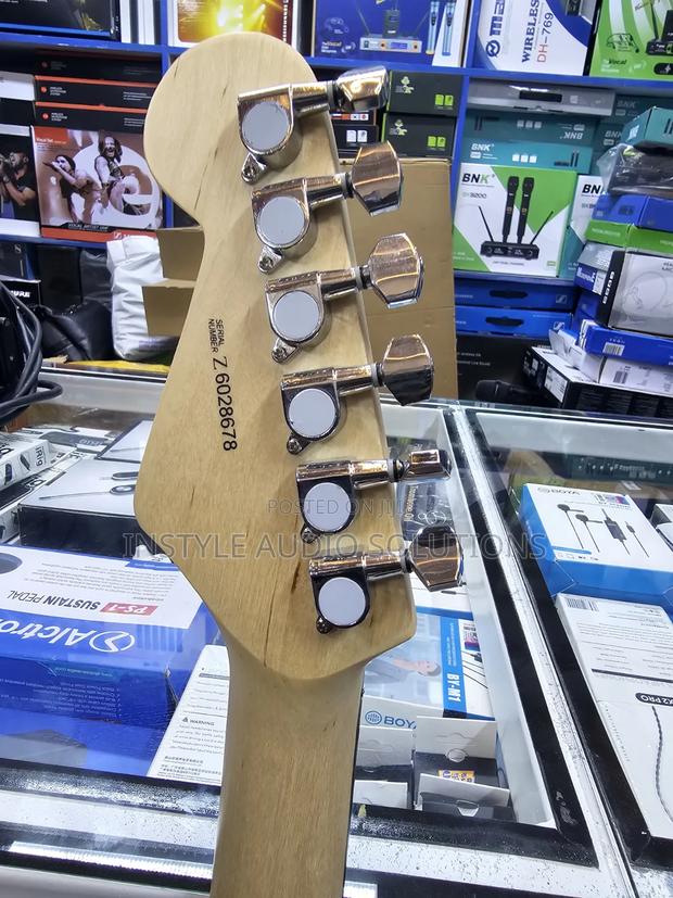 Fender Solo Guitar - thumbnail 7