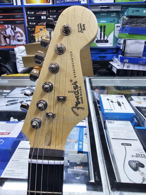 Fender Solo Guitar - thumbnail 8
