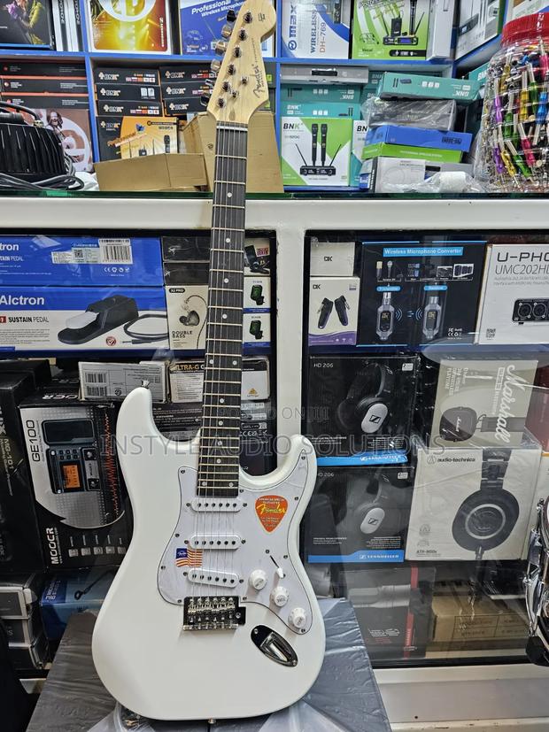 Fender Solo Guitar - thumbnail 9