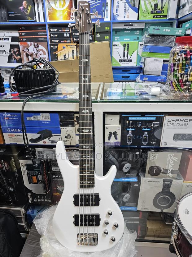 5 String Active Ibanez Bass Guitar - thumbnail 6