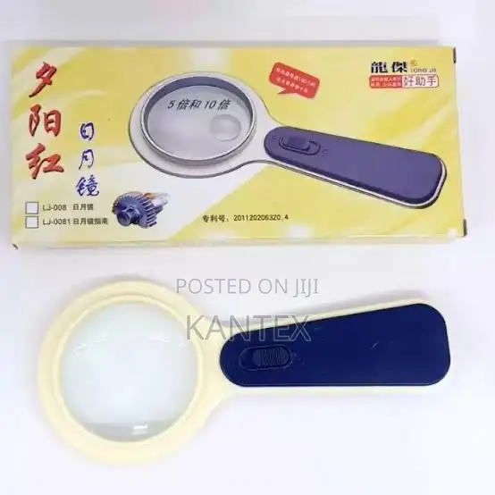 Magnifying Glass With Illumination