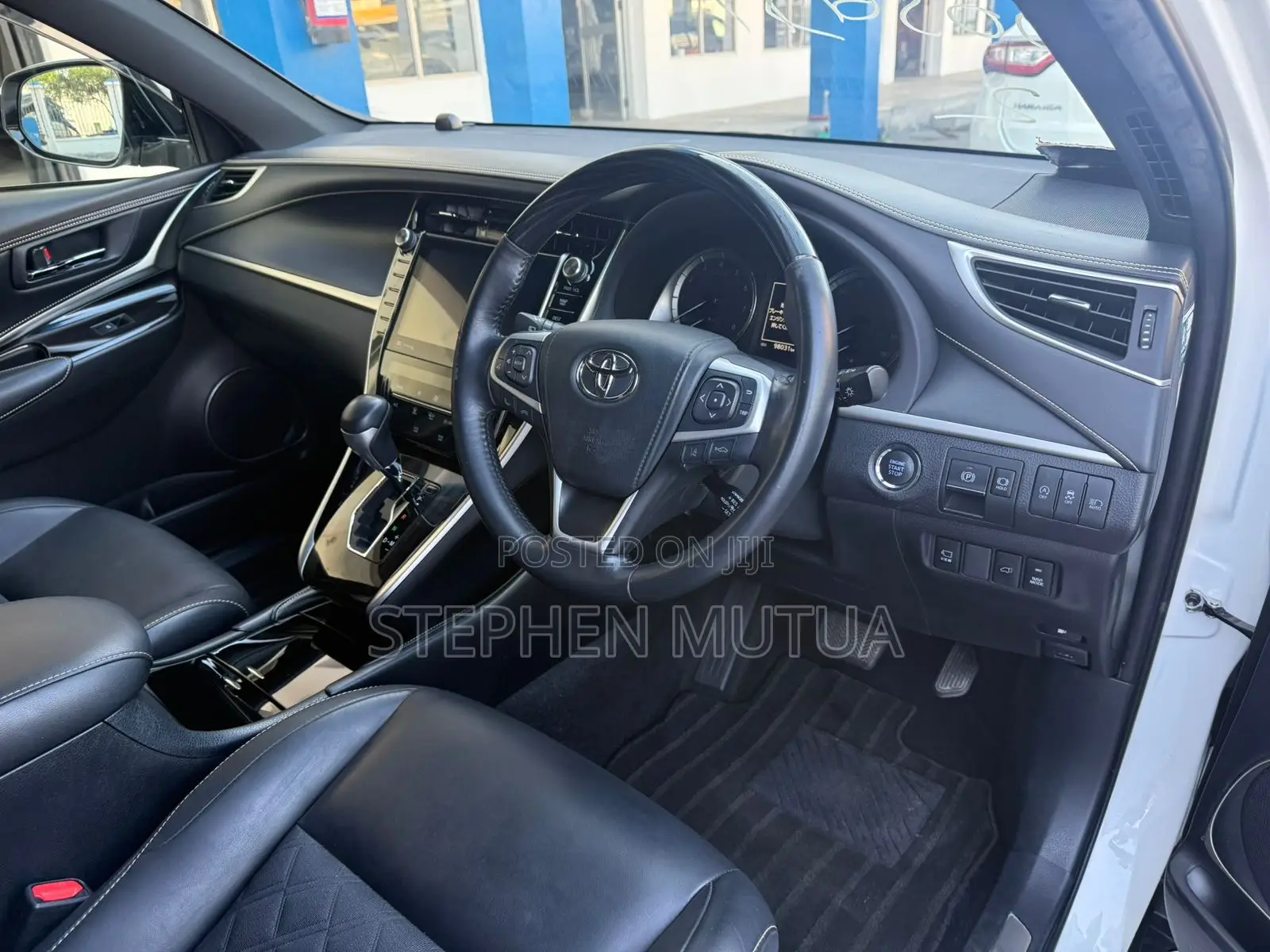 Toyota Harrier 2.0 4WD 2019 White