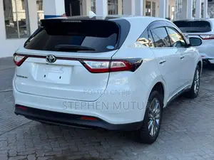 Toyota Harrier 2.0 4WD 2019 White
