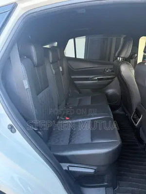 Toyota Harrier 2.0 4WD 2019 White