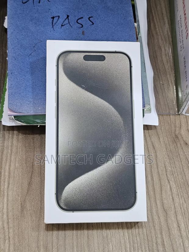 New Apple iPhone 15 Pro Max 256 GB Gray - thumbnail 2