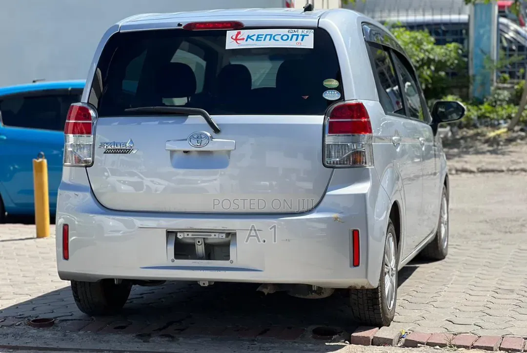 Toyota Spade 1.5 2019 Silver