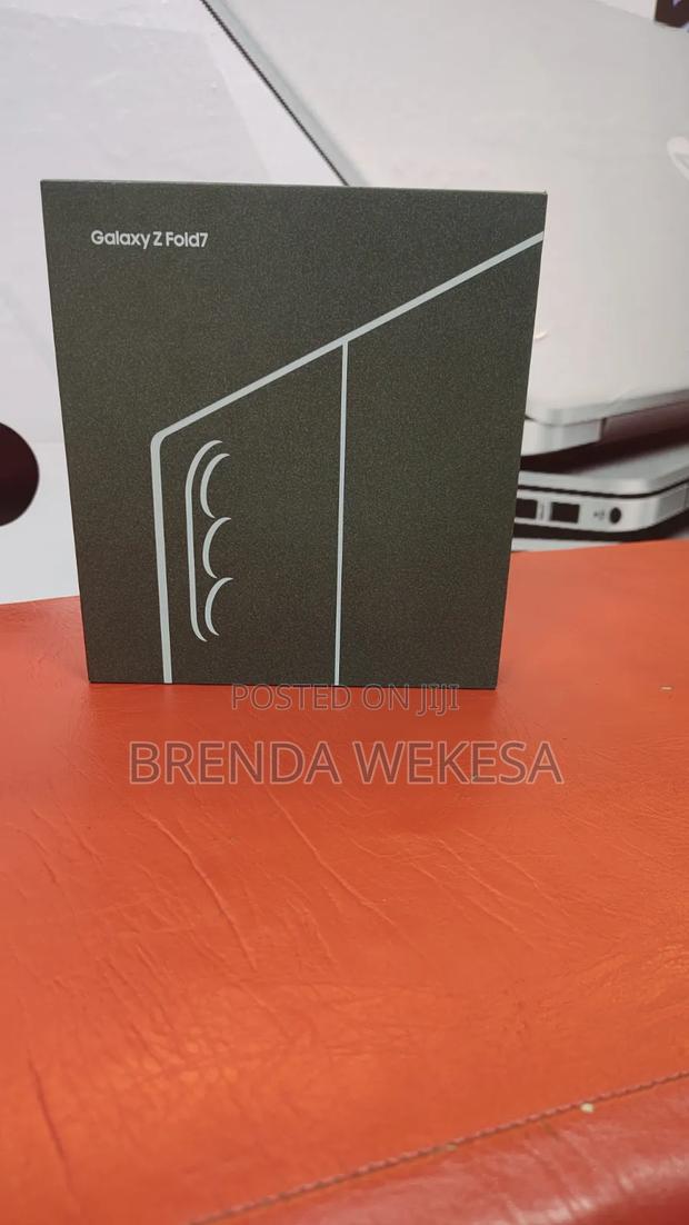 New Samsung Galaxy Z Fold7 256 GB Silver - main view