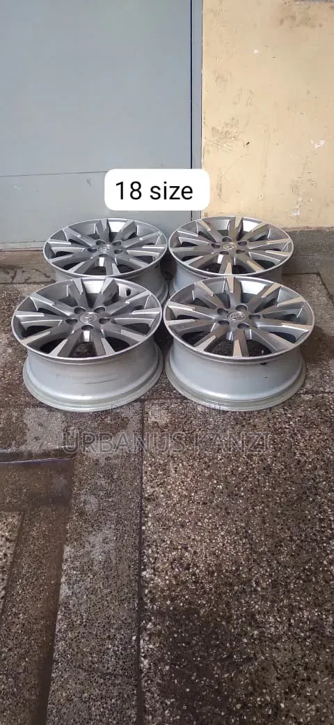 Size 18 Inch Toyota Alloy Rins