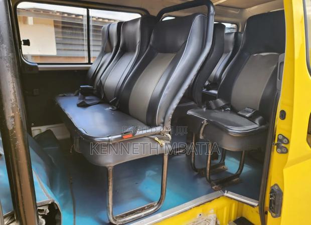 Nissan Caravan (Urvan) 2011 Yellow - thumbnail 8