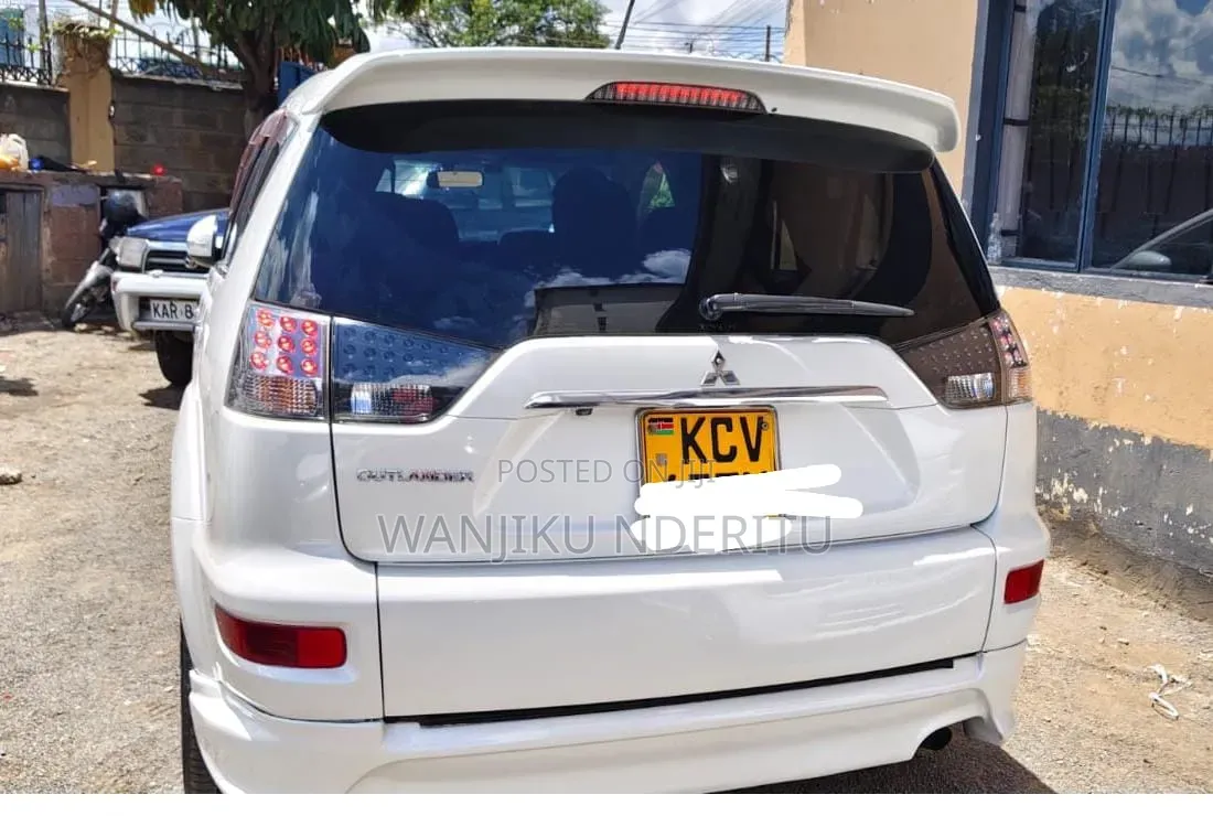 Mitsubishi Outlander 2012 White