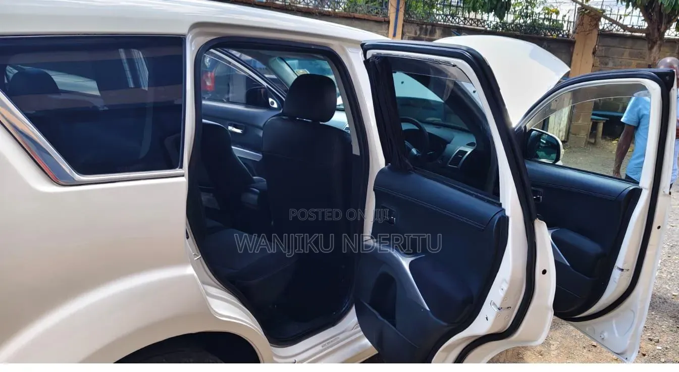 Mitsubishi Outlander 2012 White