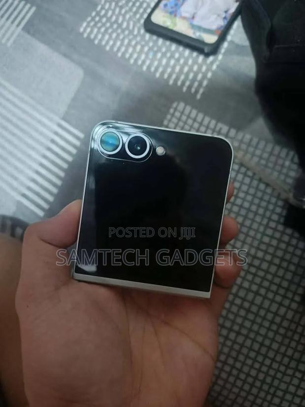 Samsung Galaxy Z Flip4 128 GB Black