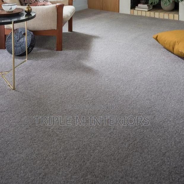 Smooth Finish Grey Wall Carpet