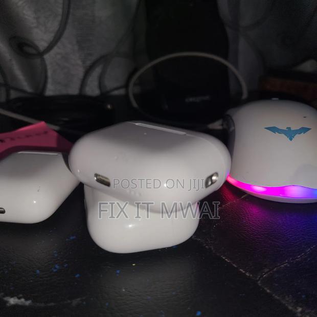 Apple Airpods Pro (2nd Generation) Wireless
Earbuds Usb-C - thumbnail 2