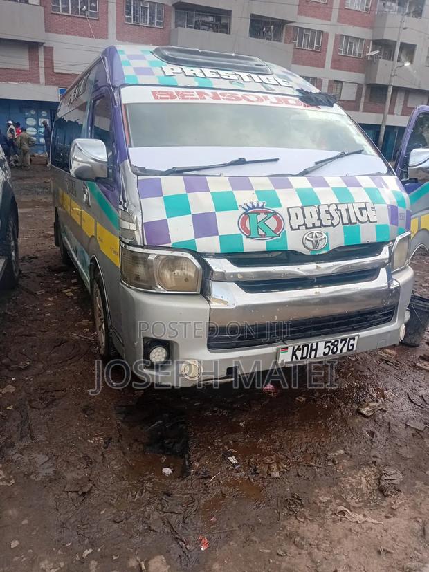 Toyota HiAce 2015 Silver