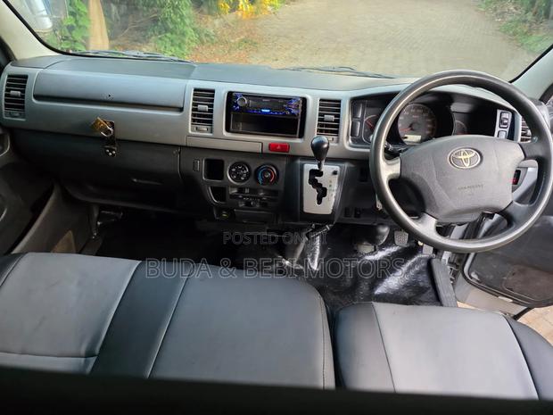 Toyota HiAce 2014 Silver - thumbnail 3