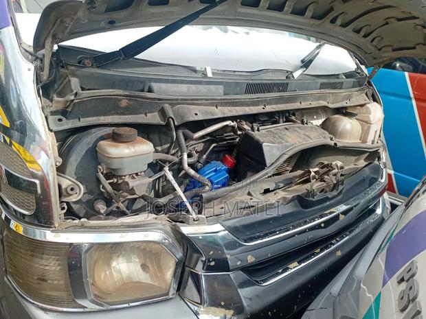 Toyota HiAce 2015 Silver - thumbnail 4