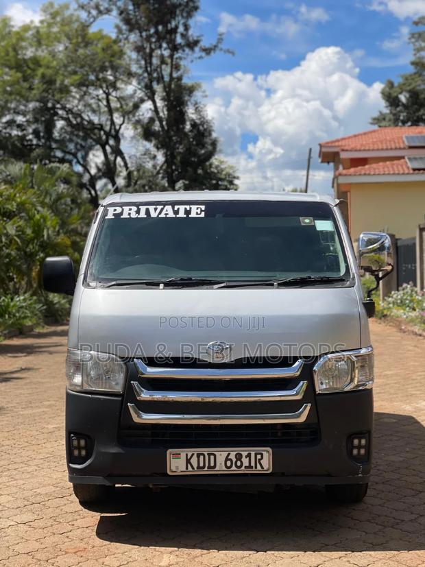 Toyota HiAce 2014 Silver