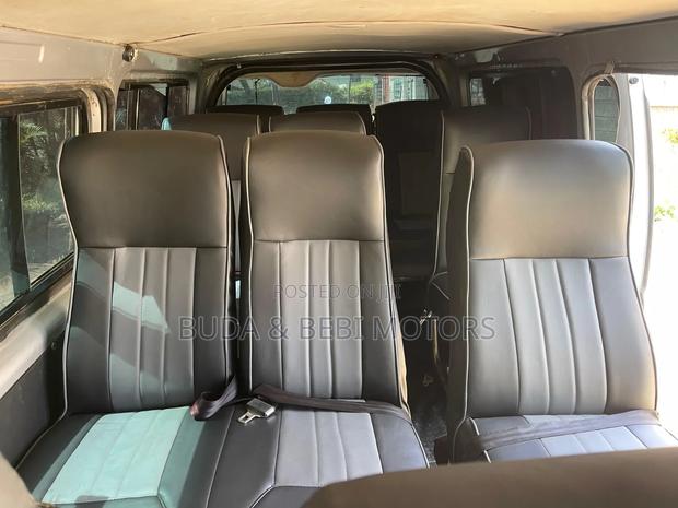 Toyota HiAce 2014 Silver - thumbnail 8