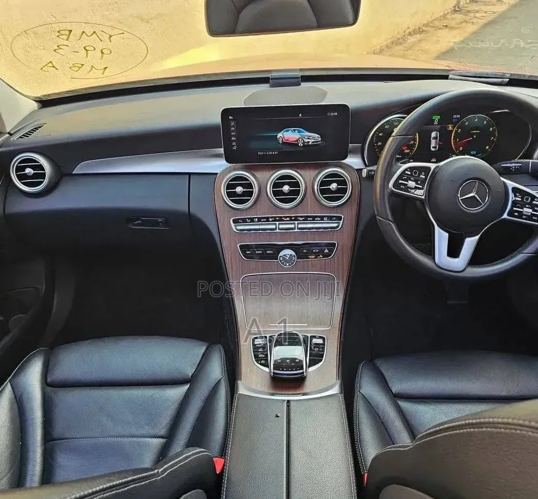 Mercedes-Benz C200 2019 Maroon