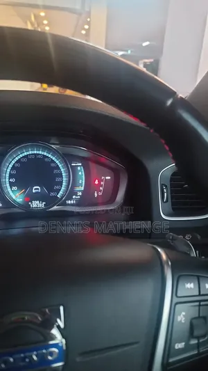 Volvo V60 2015 Maroon