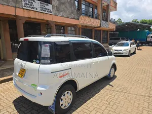 Toyota Sienta 1.5 FWD 2013 White