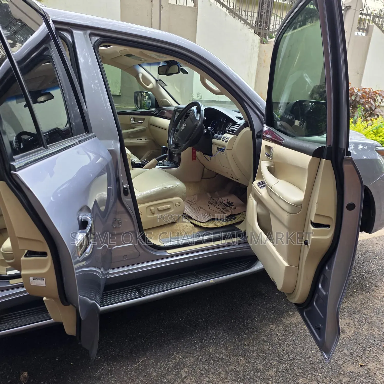 Lexus LX 570 2011 Gray