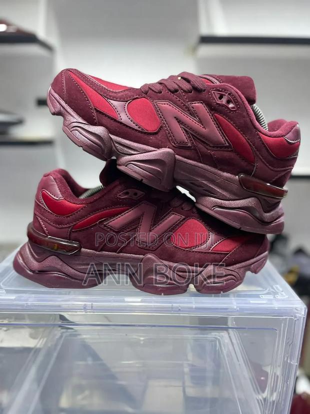 *New Balance 9060 Burgundy*
Size:*37-45*