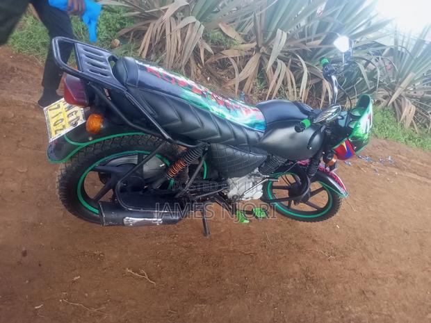 New Bajaj Boxer 150 UG 2023 Red