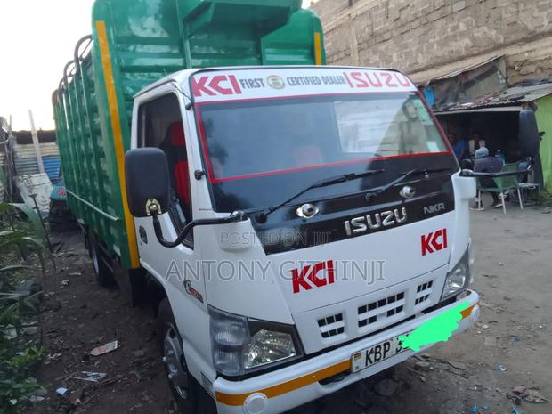 Isuzu NKR Lorry - thumbnail 2