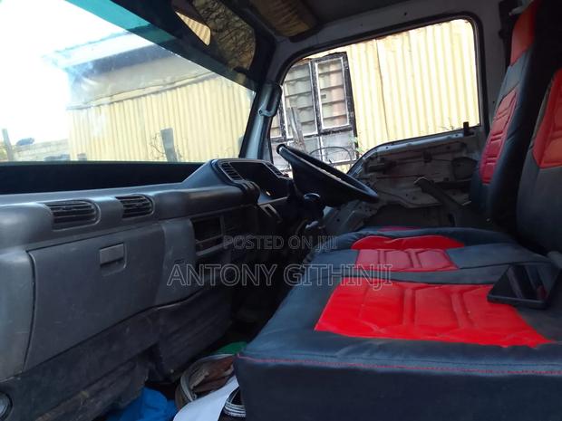 Isuzu NKR Lorry - thumbnail 3