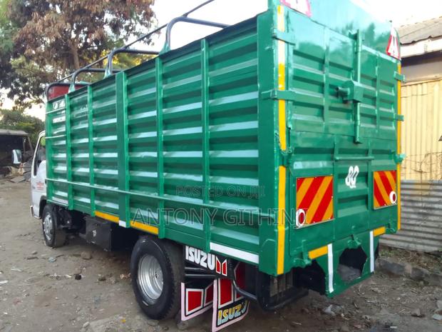 Isuzu NKR Lorry - thumbnail 4