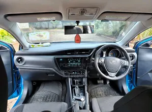 Toyota Auris 2016 Blue