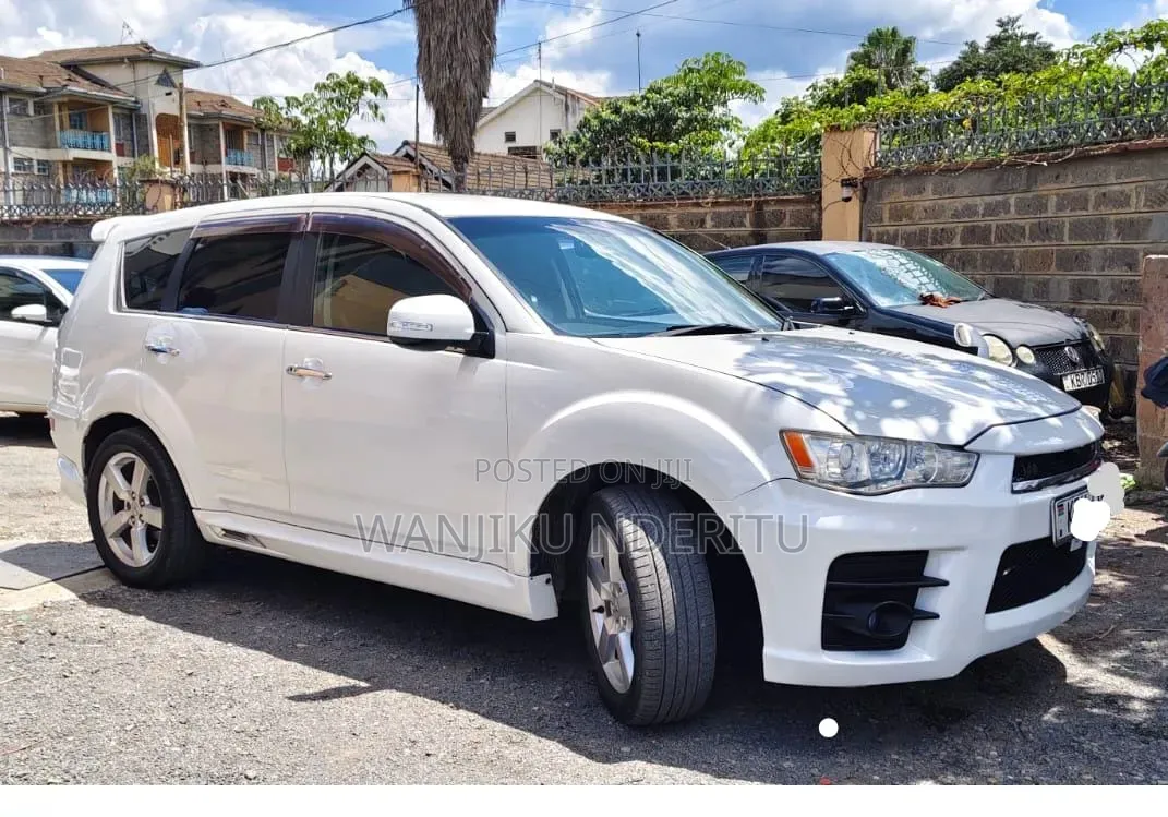 Mitsubishi Outlander 2012 White