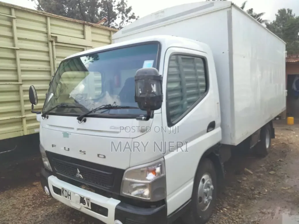 Mitsubishi Canter 2021 White