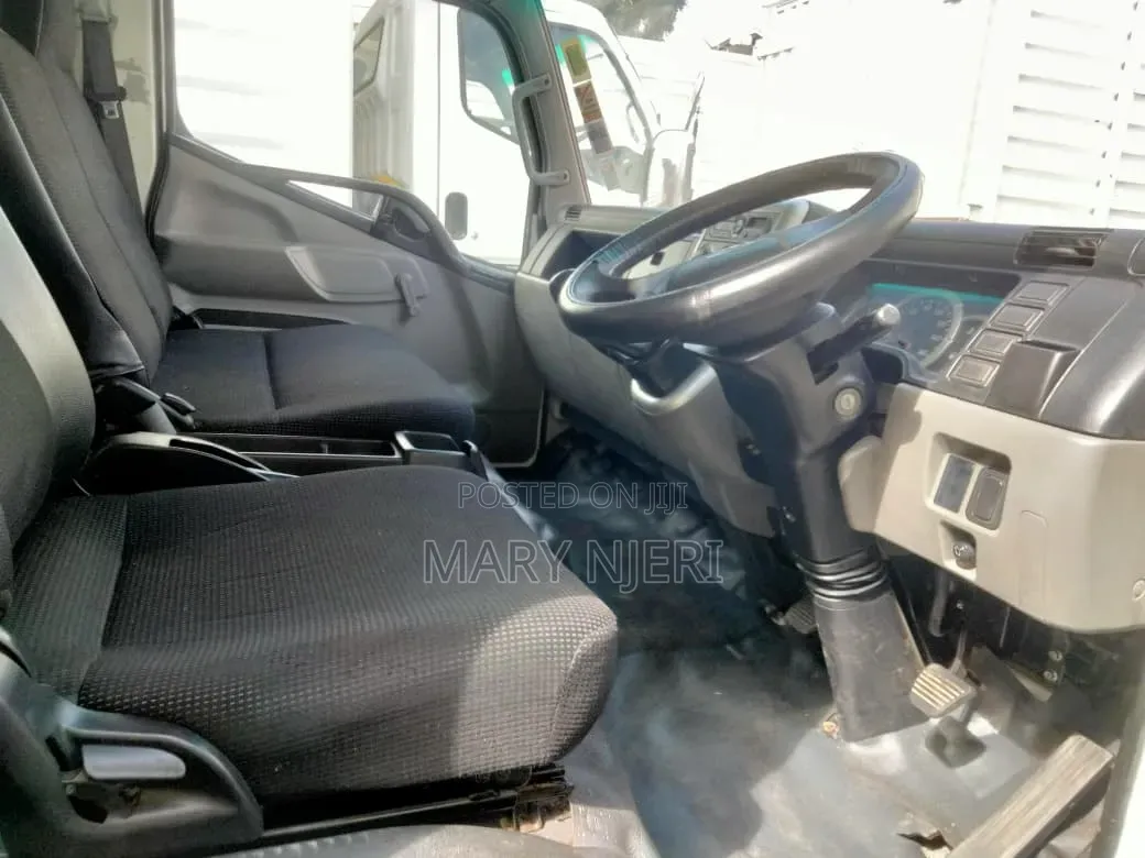 Mitsubishi Canter 2021 White