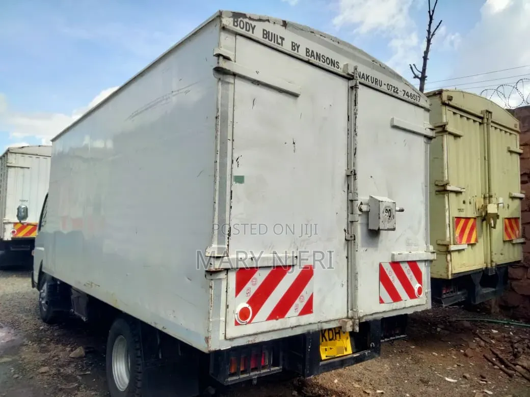 Mitsubishi Canter 2021 White
