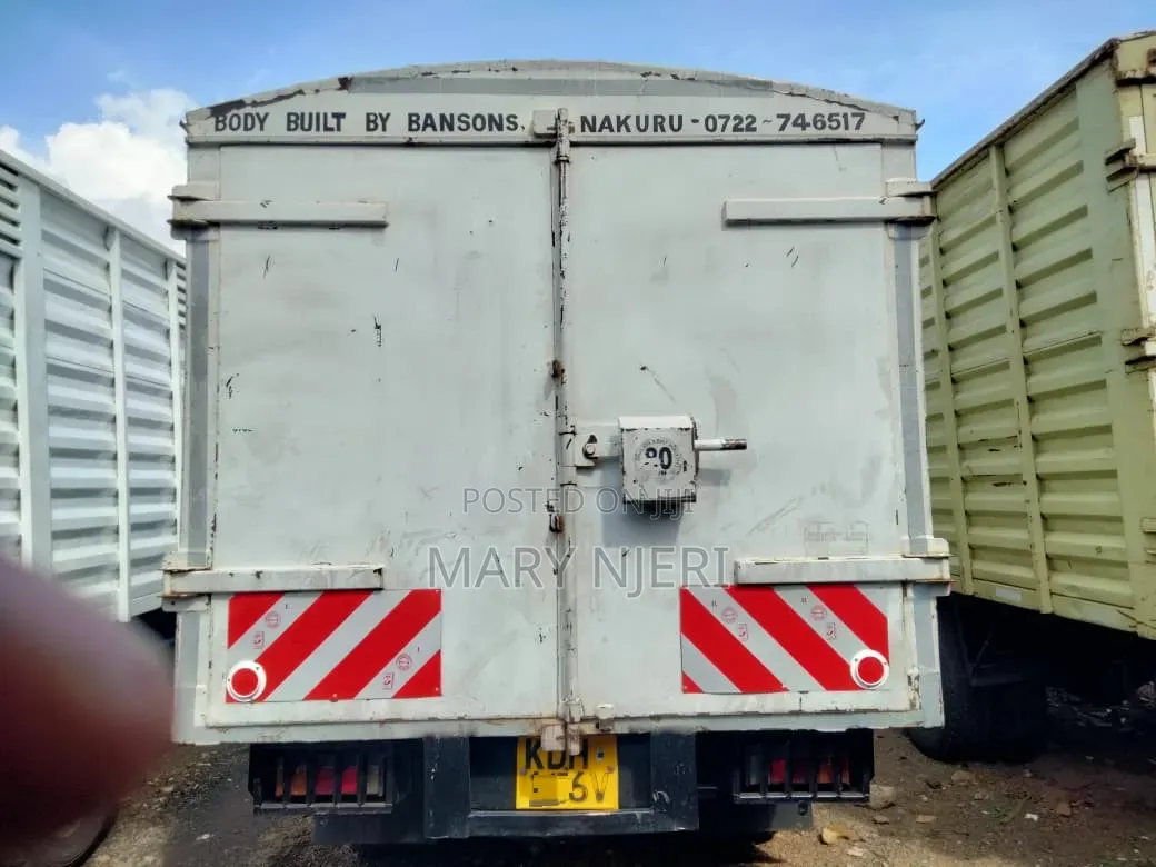 Mitsubishi Canter 2021 White