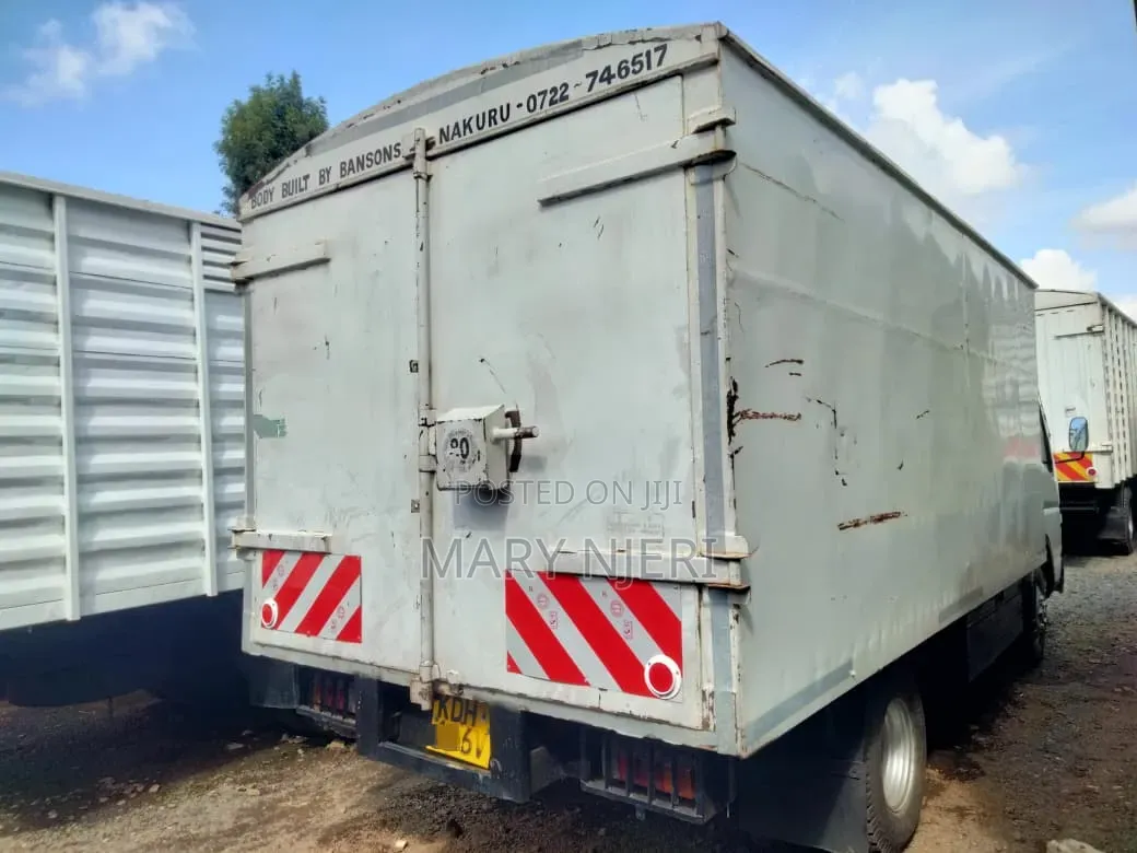 Mitsubishi Canter 2021 White