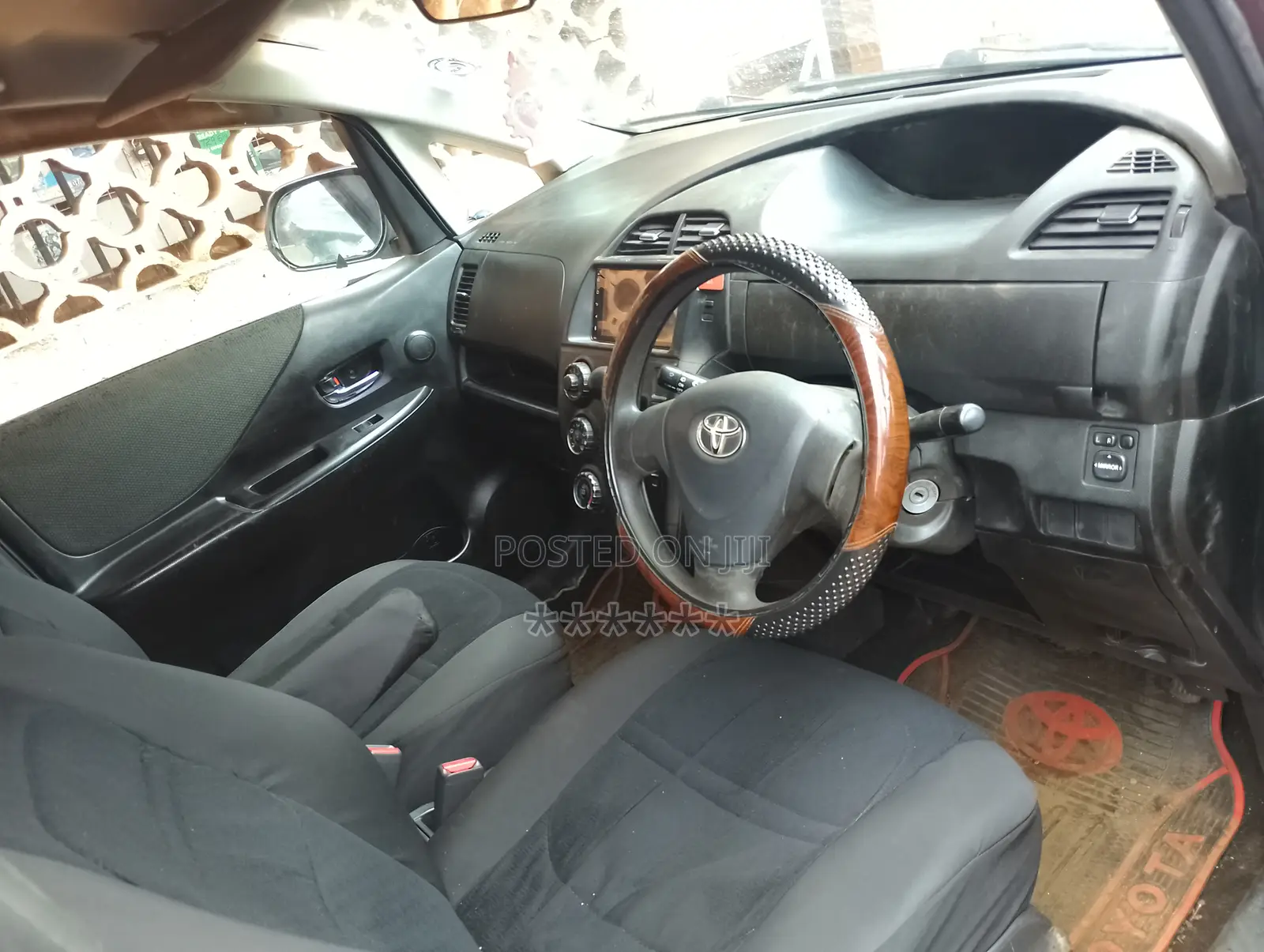 Toyota Ractis 1.3 FWD 2009 Purple