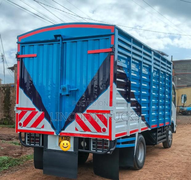 Isuzu NMR 90 - thumbnail 2