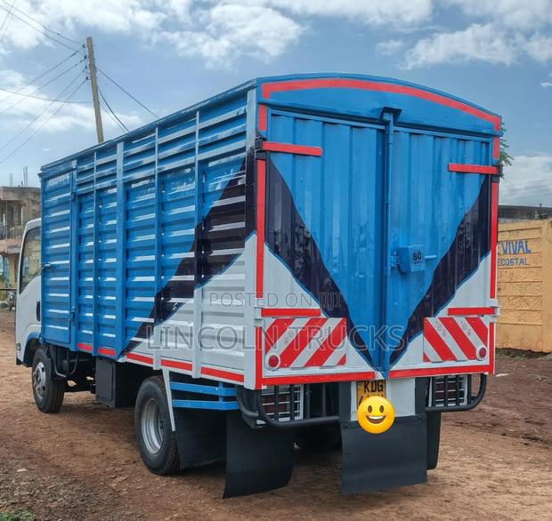 Isuzu NMR 90 - thumbnail 5