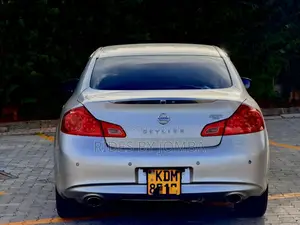 Nissan Skyline 2014 Silver