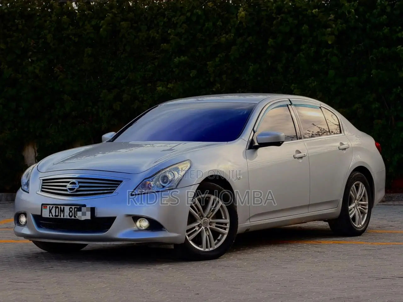 Nissan Skyline 2014 Silver